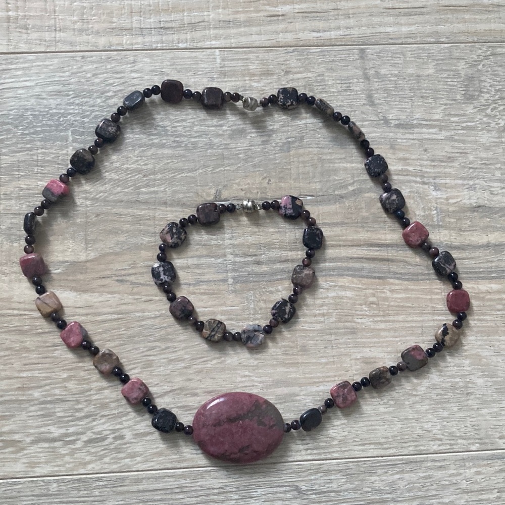 Handmade necklace and bracelet set. Magnetic clasps.